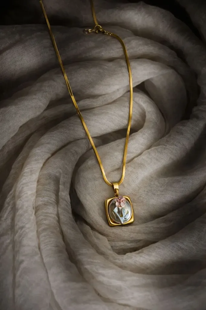 [KZ 022] Pendant Necklace with Square Charm